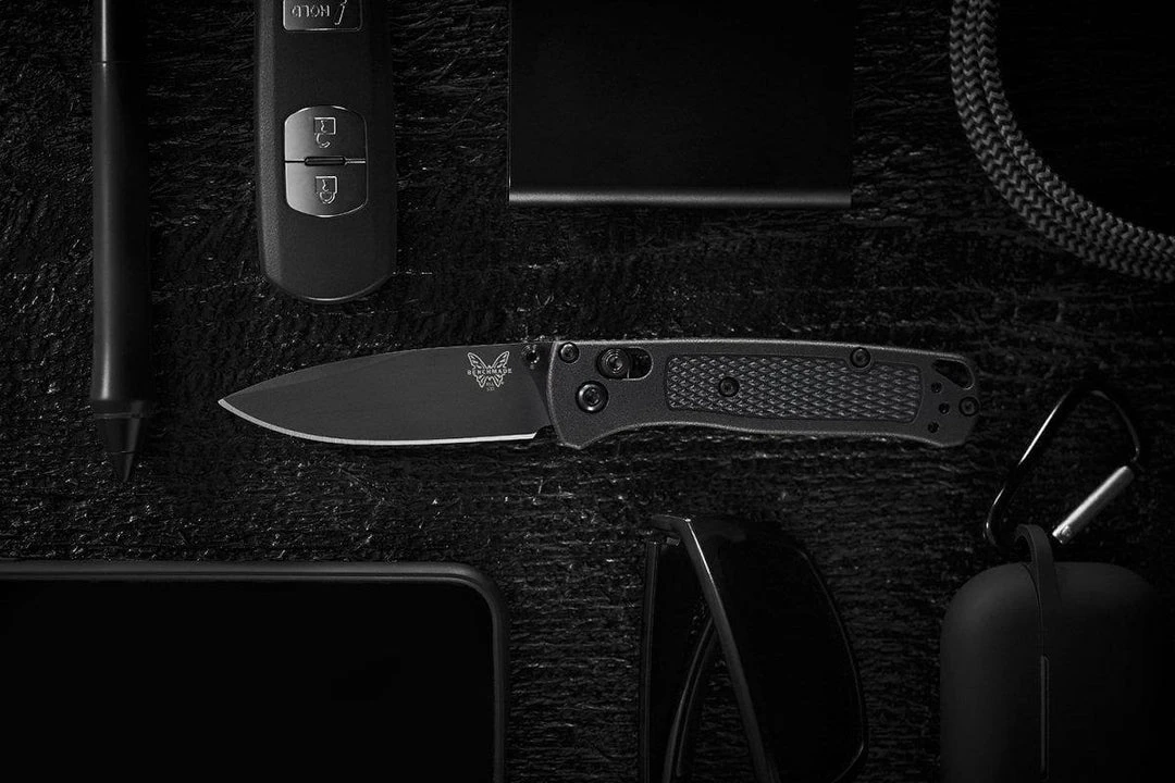 Benchmade Mini Bugout, 2.82" S30V Black Blade, CF-Elite Handle 533BK-2 6 Benchmade Mini Bugout, 2.82" S30V Black Blade, CF-Elite Handle 533BK-2