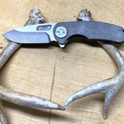 CURTISS CUSTOM KNIVES Curtiss F3 Medium Two-Tone MagnaCut Slicer Flipper Slim Folder SL/FL