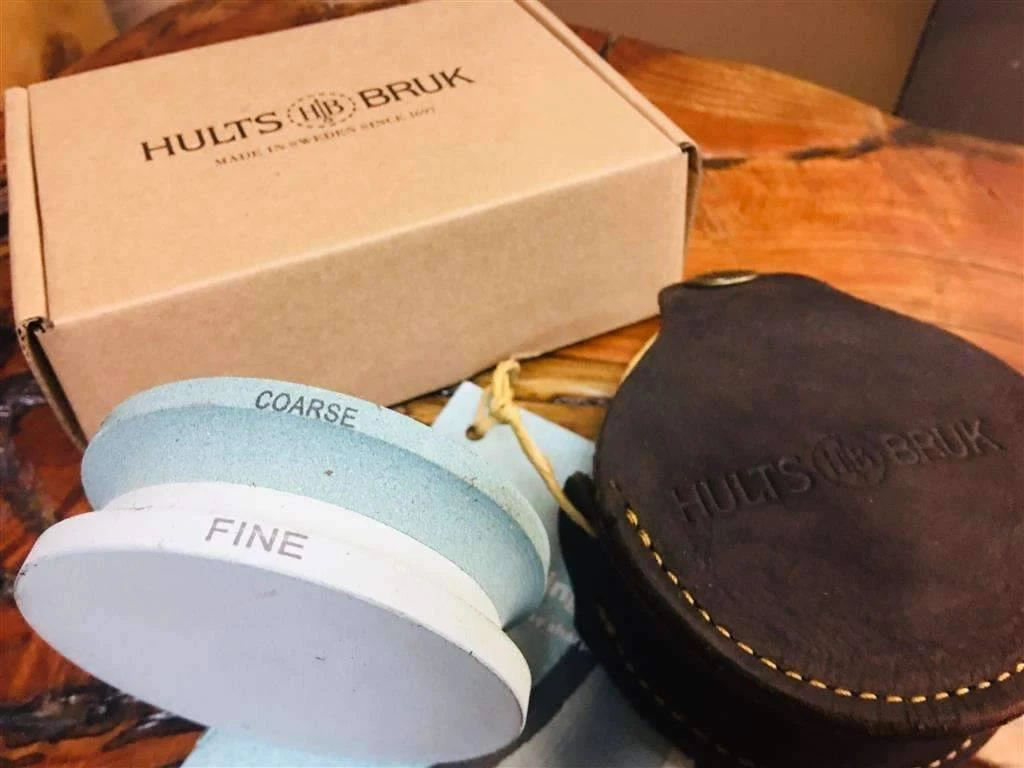 Axe Sharpeners Hults Bruk 180/600 Grit Grinding Stone, Leather Case 5 Axe Sharpeners Hults Bruk 180/600 Grit Grinding Stone, Leather Case