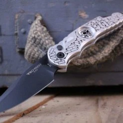 PROTECH KNIVES All Knife Brands ProTech TR-5.62 Shaw Skull & Barbed Wire DLC (USA) 9 PROTECH KNIVES All Knife Brands ProTech TR-5.62 Shaw Skull & Barbed Wire DLC (USA)