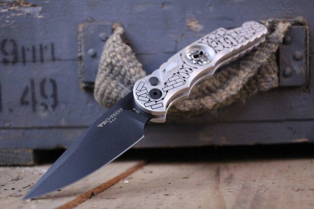PROTECH KNIVES All Knife Brands ProTech TR-5.62 Shaw Skull & Barbed Wire DLC (USA) 5 PROTECH KNIVES All Knife Brands ProTech TR-5.62 Shaw Skull & Barbed Wire DLC (USA)
