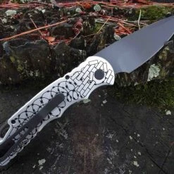 PROTECH KNIVES All Knife Brands ProTech TR-5.62 Shaw Skull & Barbed Wire DLC (USA) 10 PROTECH KNIVES All Knife Brands ProTech TR-5.62 Shaw Skull & Barbed Wire DLC (USA)